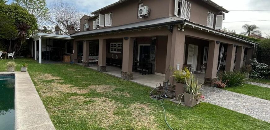 CASA EN VENTA DE CATEGORIA, ADROGUE