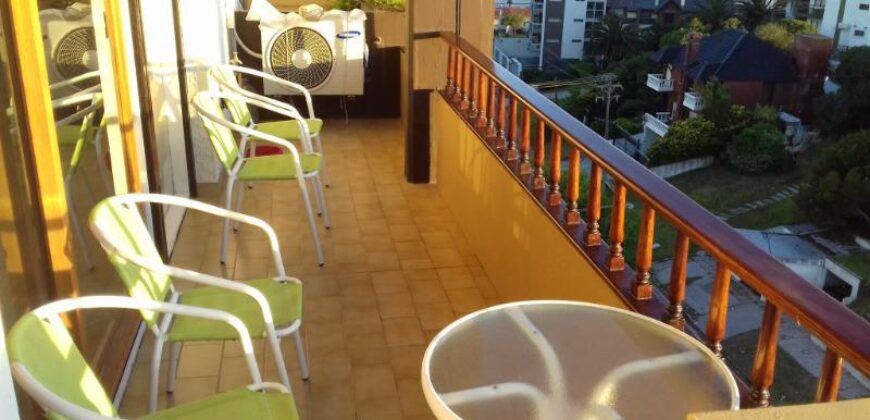 Villa Gesell, Centro, Paseo 111 e/ Avenida 2 y 3