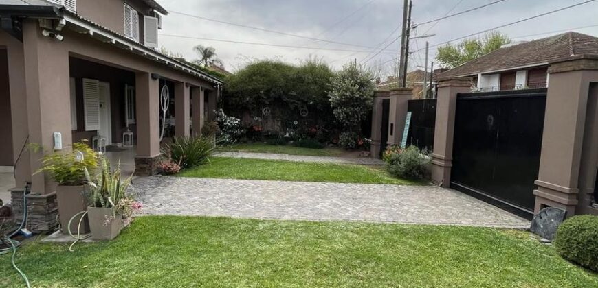 CASA EN VENTA DE CATEGORIA, ADROGUE