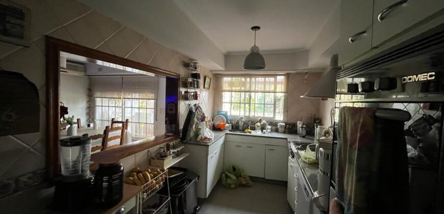 La Rosa 690, Adrogué