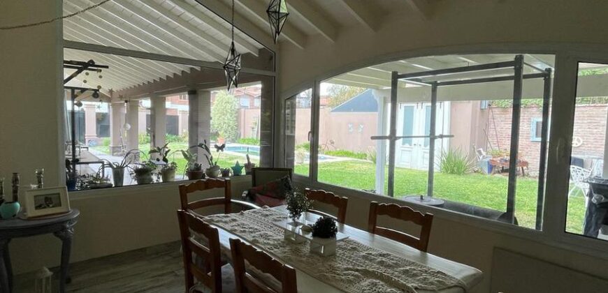 CASA EN VENTA DE CATEGORIA, ADROGUE