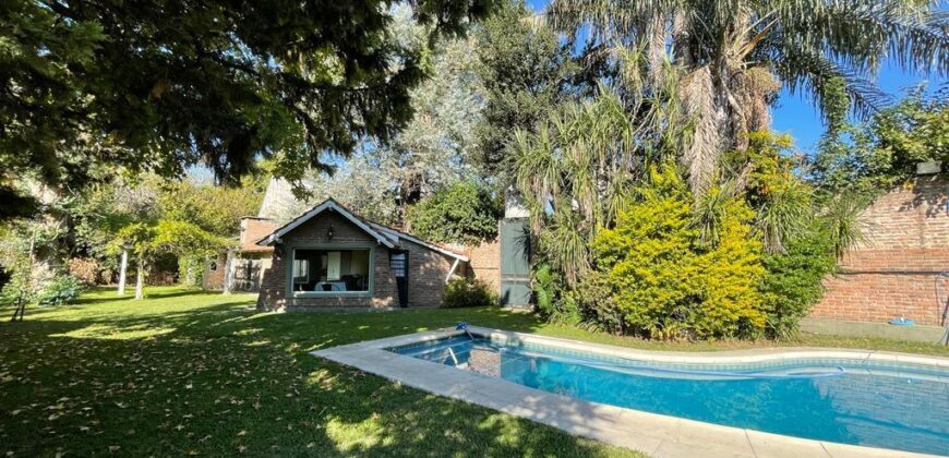 NOTHER 750 , Adrogué , HERMOSO CHALET !!