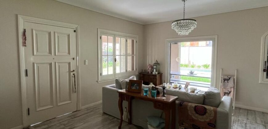 CASA EN VENTA DE CATEGORIA, ADROGUE