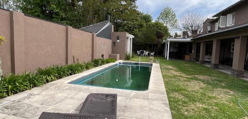 CASA EN VENTA DE CATEGORIA, ADROGUE