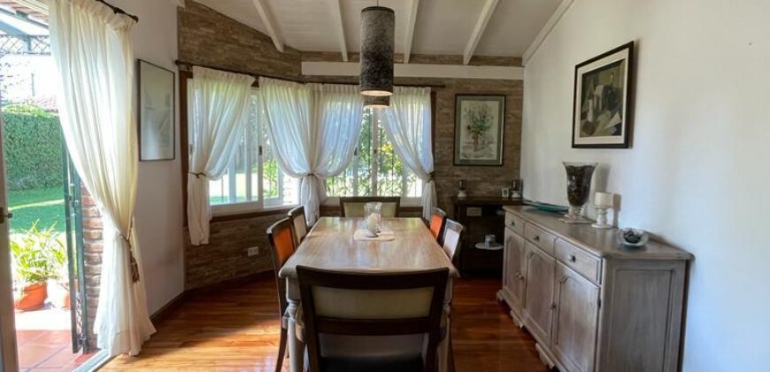 NOTHER 750 , Adrogué , HERMOSO CHALET !!