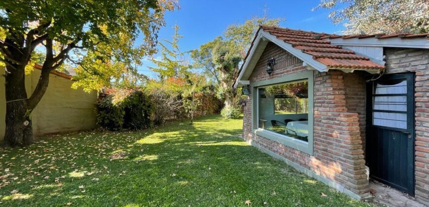 NOTHER 750 , Adrogué , HERMOSO CHALET !!