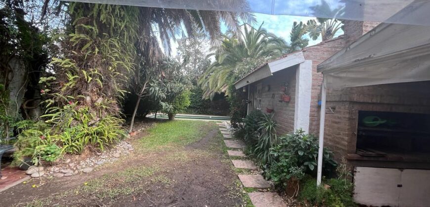 La Rosa 690, Adrogué