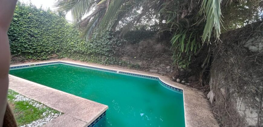 La Rosa 690, Adrogué