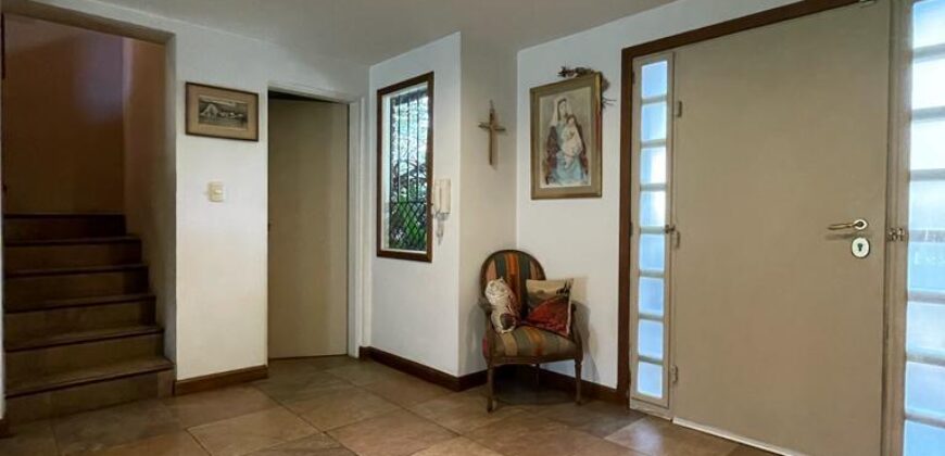 NOTHER 750 , Adrogué , HERMOSO CHALET !!