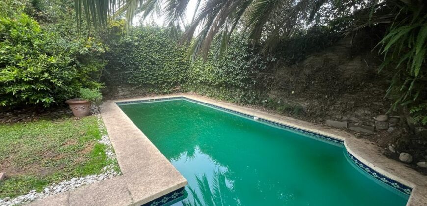 La Rosa 690, Adrogué