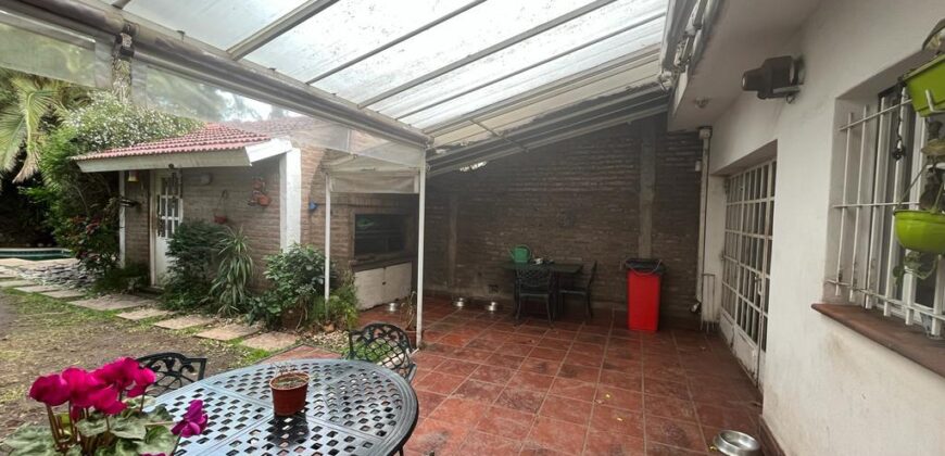 La Rosa 690, Adrogué